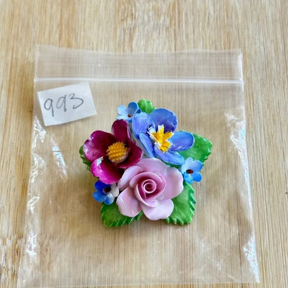Denton‎ China England Floral Pin Brooch VTG Purple Blue Porcelain Flower Bouquet
